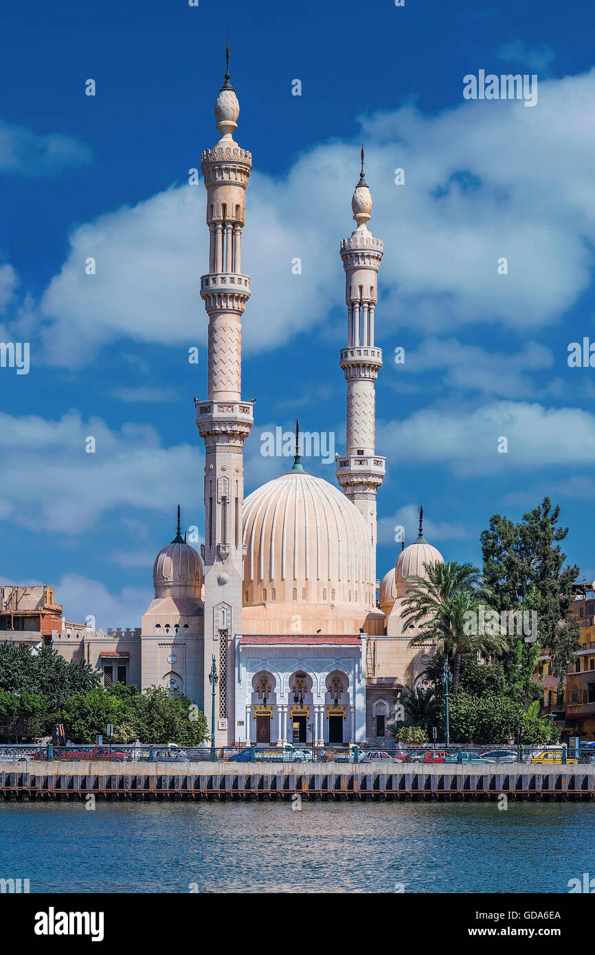Arabi musulmani culto moschea con cupole e minareti Foto Stock