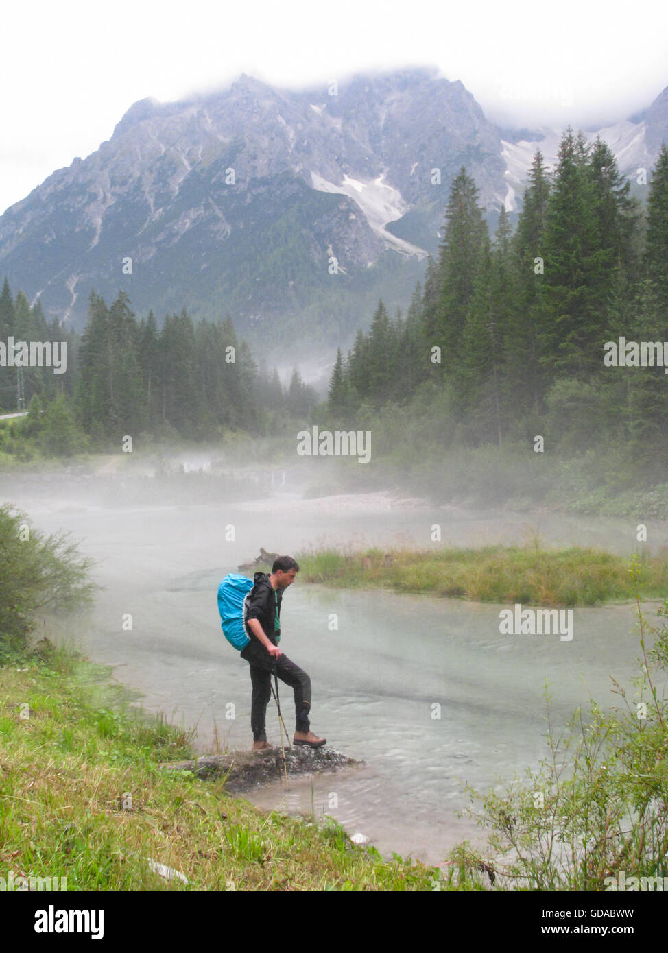 L'Italia, Trentino Alto Adige, Dolomiti Sextener, escursioni sul fiume, nella luce della sera, vecchio insediamento Camporesa sopra il lago di Como (dettagli) Foto Stock