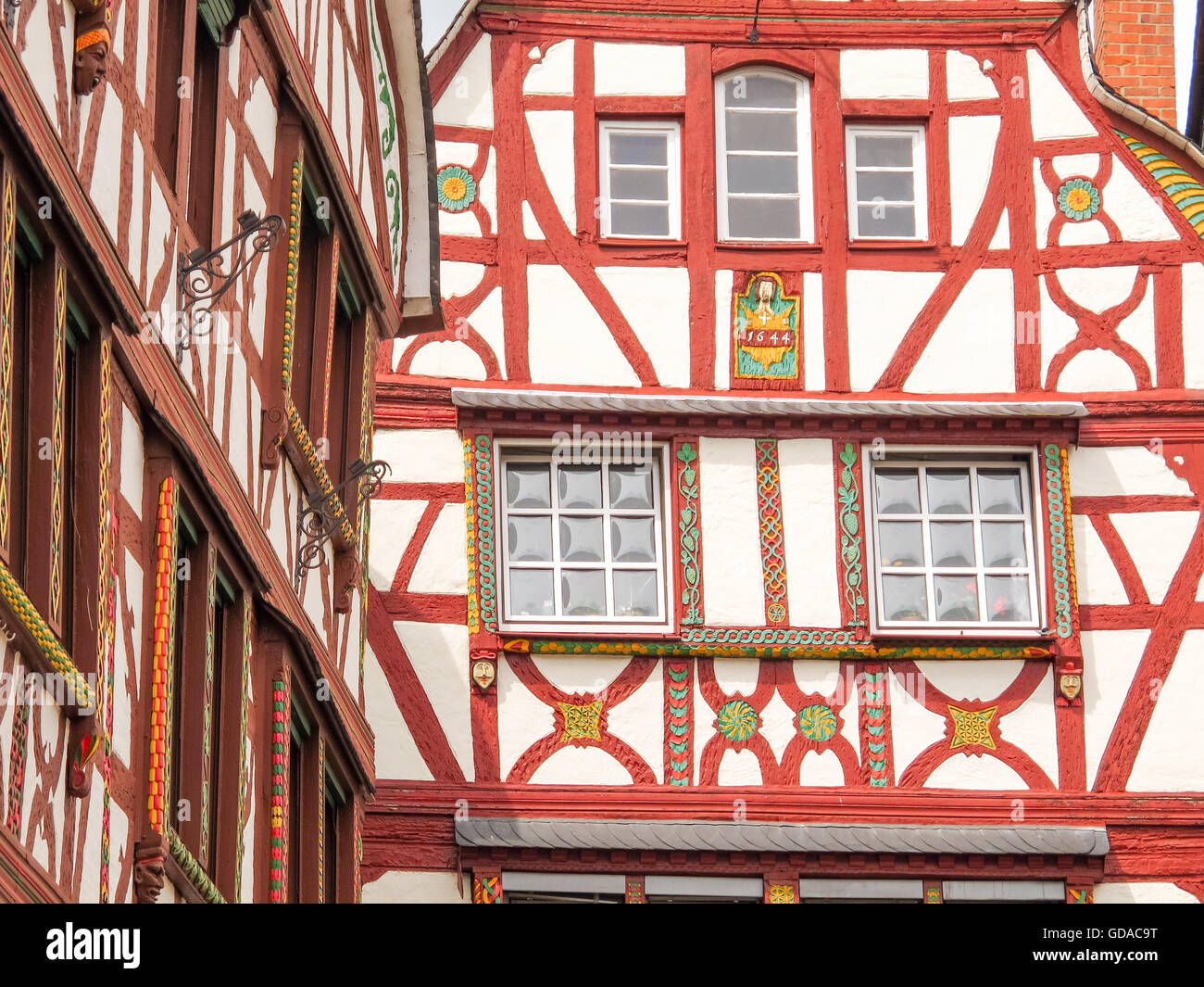 In Germania, in Renania Palatinato, Bernkastel-Kues, sul Mosel sentiero ripido, Altstadtbau, casa in legno e muratura in dettaglio Foto Stock