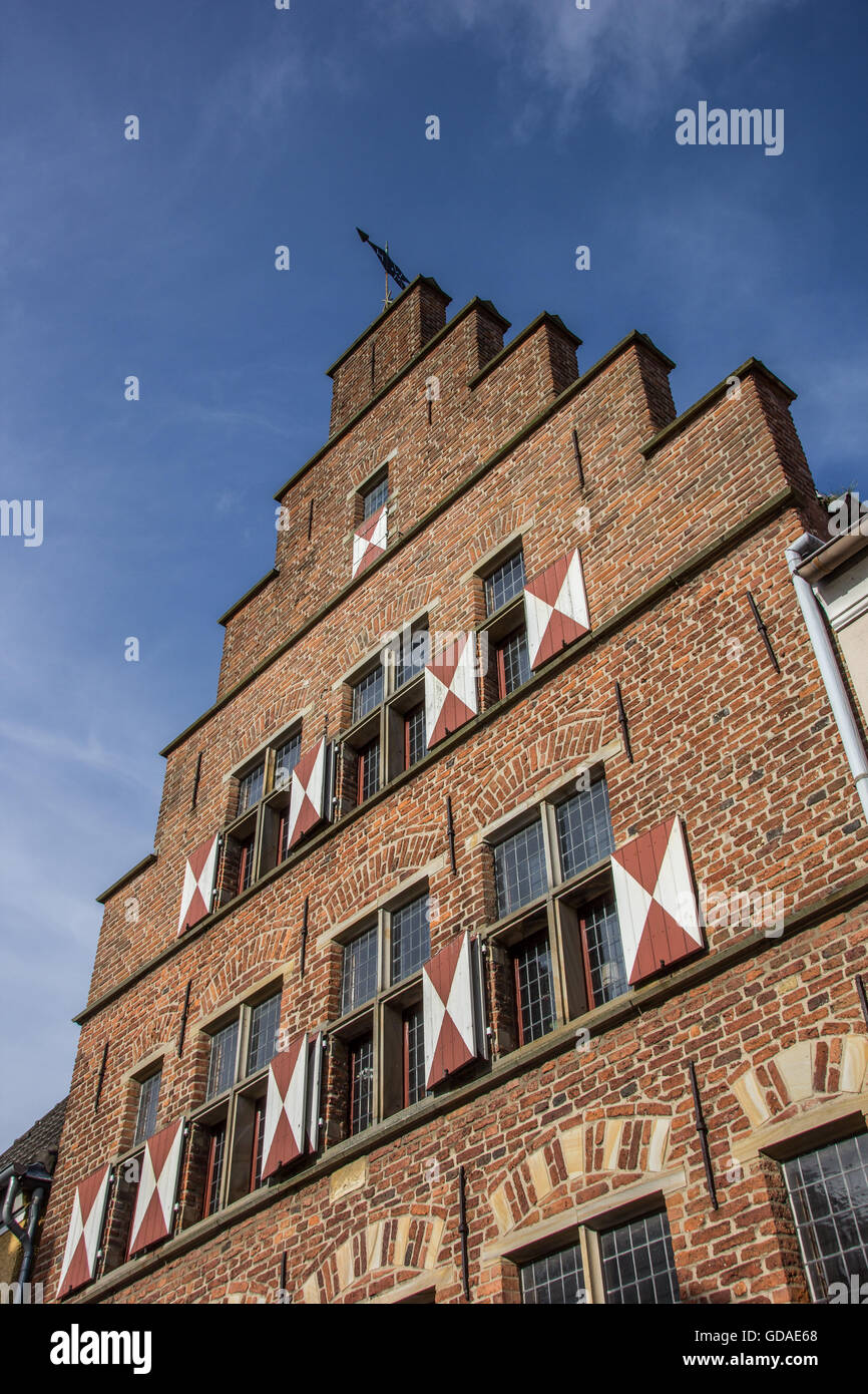 Timpano tradizionale di una vecchia casa in Xanten, Germania Foto Stock