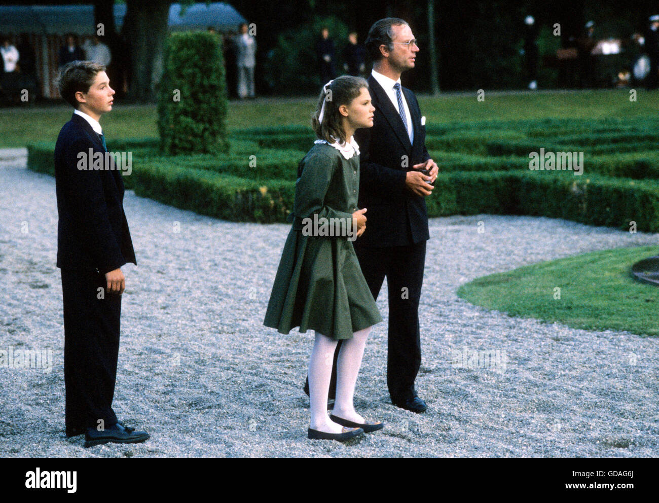 La principessa ereditaria Victoria con la cugina Gustaf Magnusson e il Re nel Parco presso il Castello di Drottningholm Foto Stock