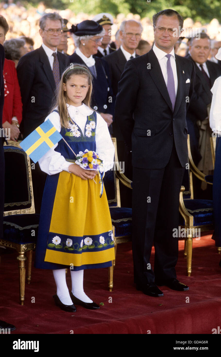 La principessa ereditaria Victoria e Re Carl XVI Gustaf at Skansen per festeggiare la nazionale Svedese giorno Foto Stock