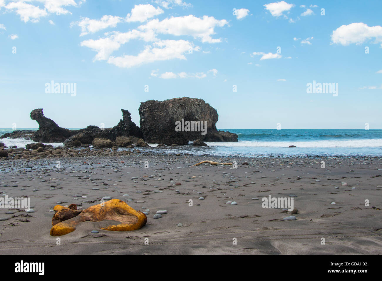 Multi color rocce a Playa El Tunco, El Salvador Foto Stock