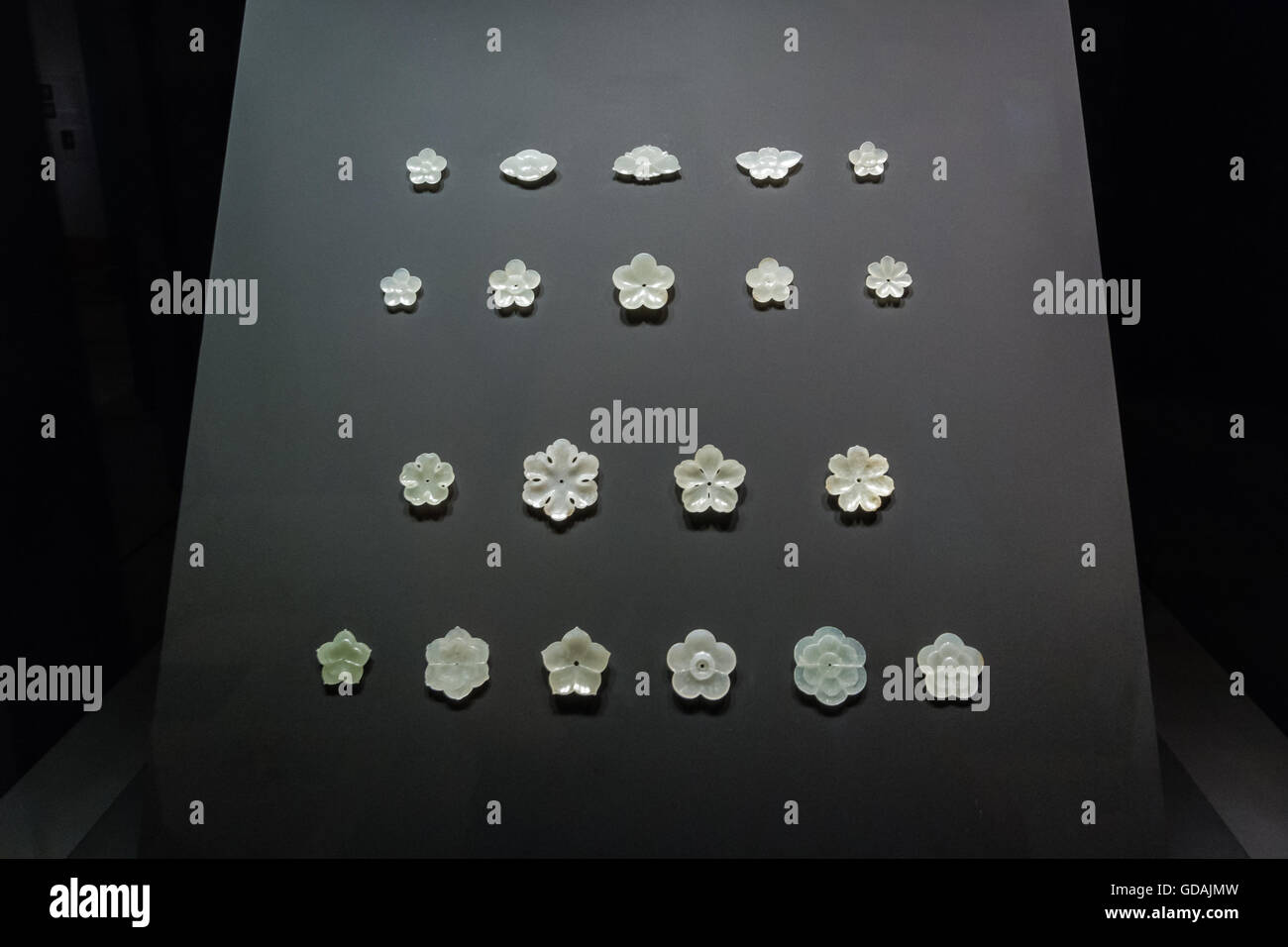 Ornamenti di giada bianca (dinastia Qing) - Museo del patrimonio culturale di Hong Kong Foto Stock