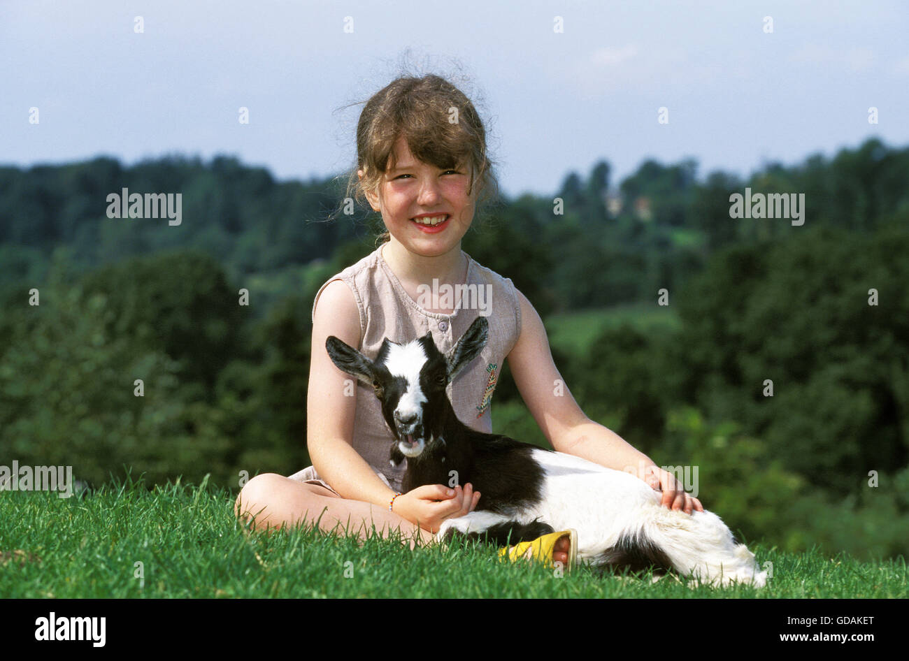Ragazza e capra Foto Stock