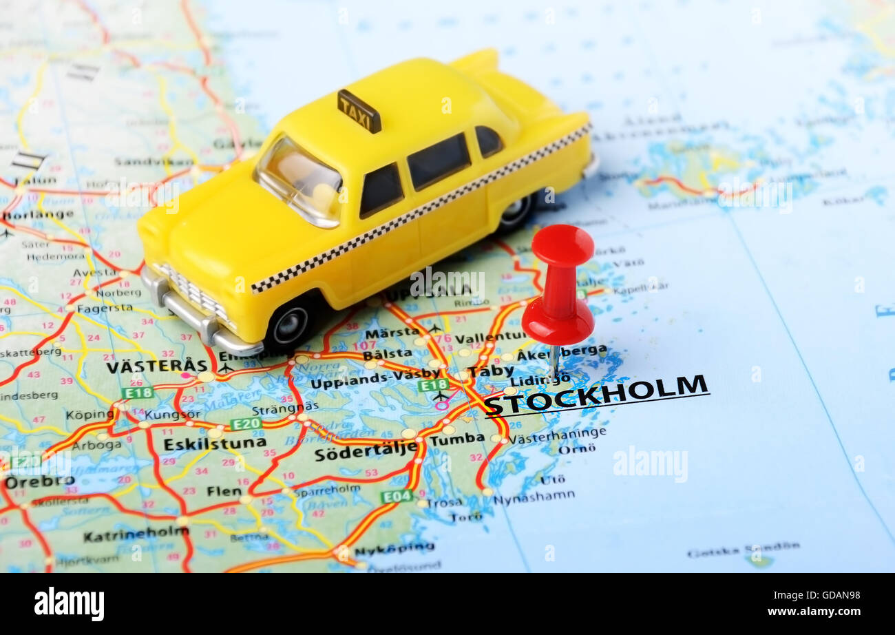 Close up di Stoccolma , Svezia mappa con perno rosso e un taxi auto - Concetto di viaggio Foto Stock