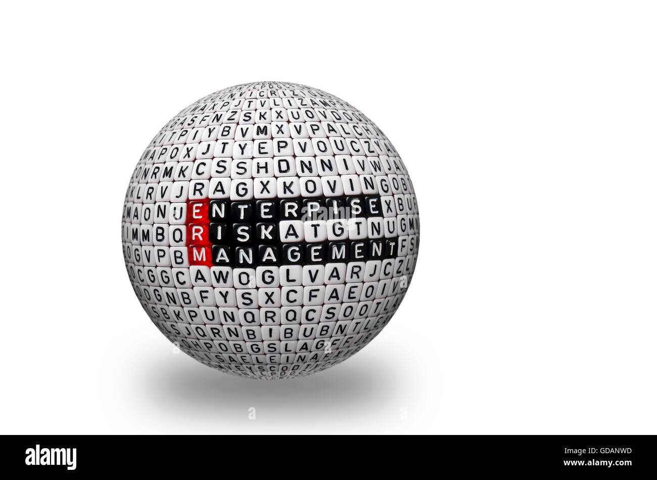 ERM Enterprise Risk Management redatto sul bianco e nero plinti su 3d sfera Foto Stock