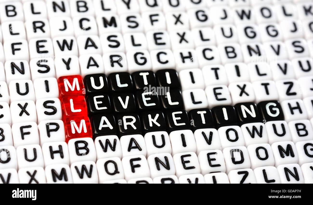 A cubetti con testo MLM ,Multi Level Marketing Foto Stock