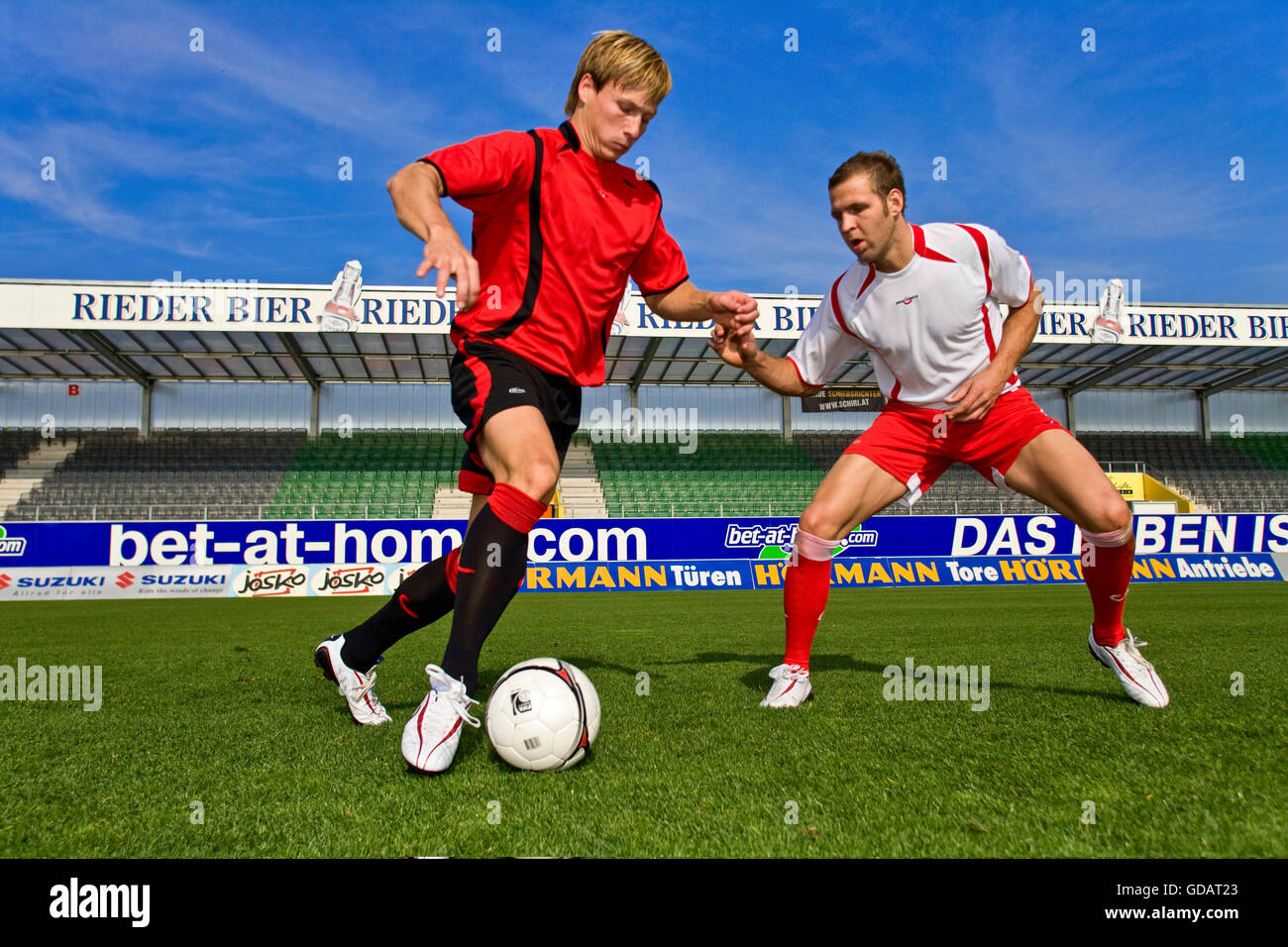 Football,calcio,azione,sport,dribbling,difesa,duello,ball,uomini, Foto Stock