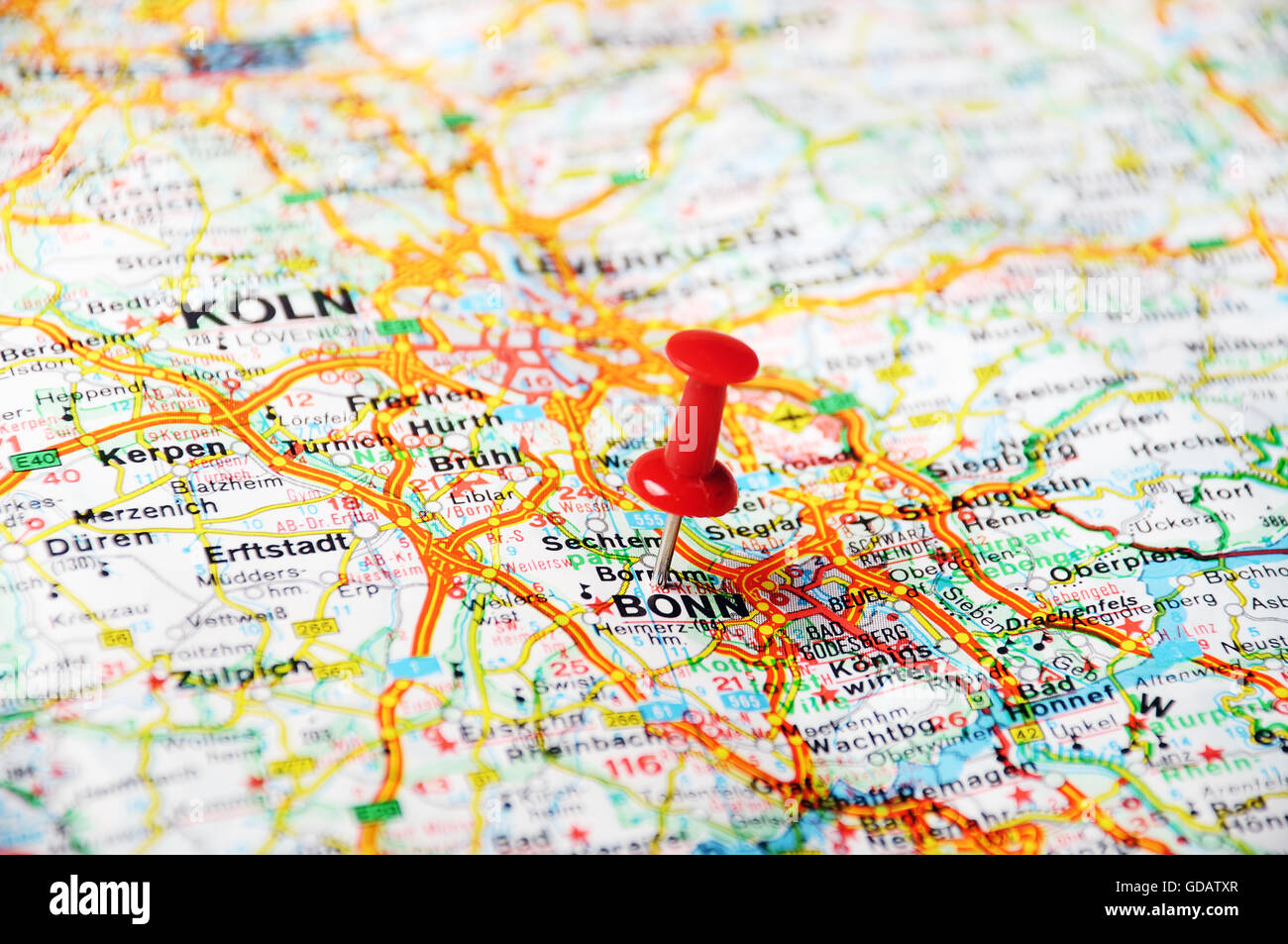 Close up di Bonn map con perno rosso - Concetto di viaggio Foto Stock