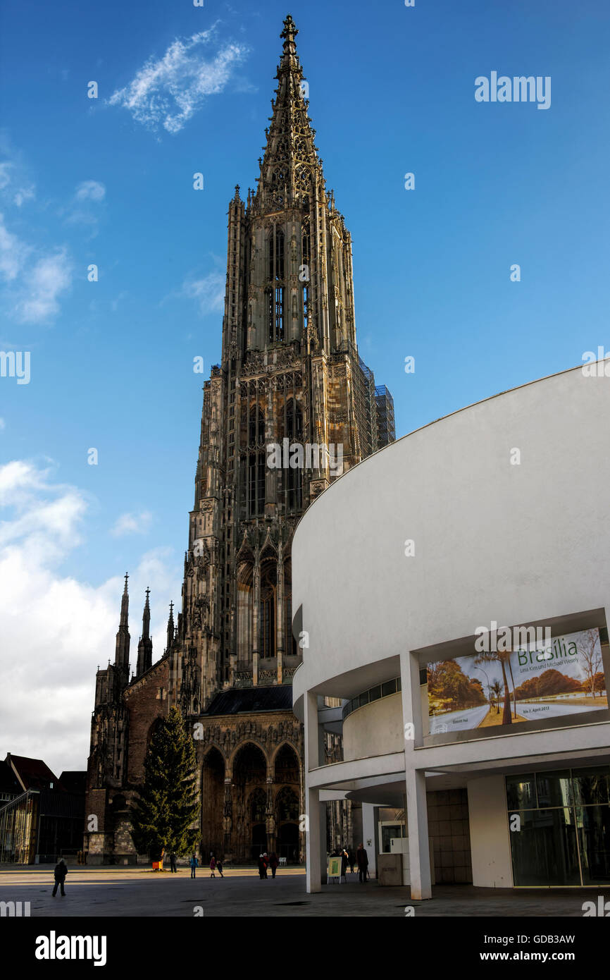 Cattedrale di Ulm con Stadthaus Edificio, Ulm Baden-Wuerttemberg Germania Europa Foto Stock