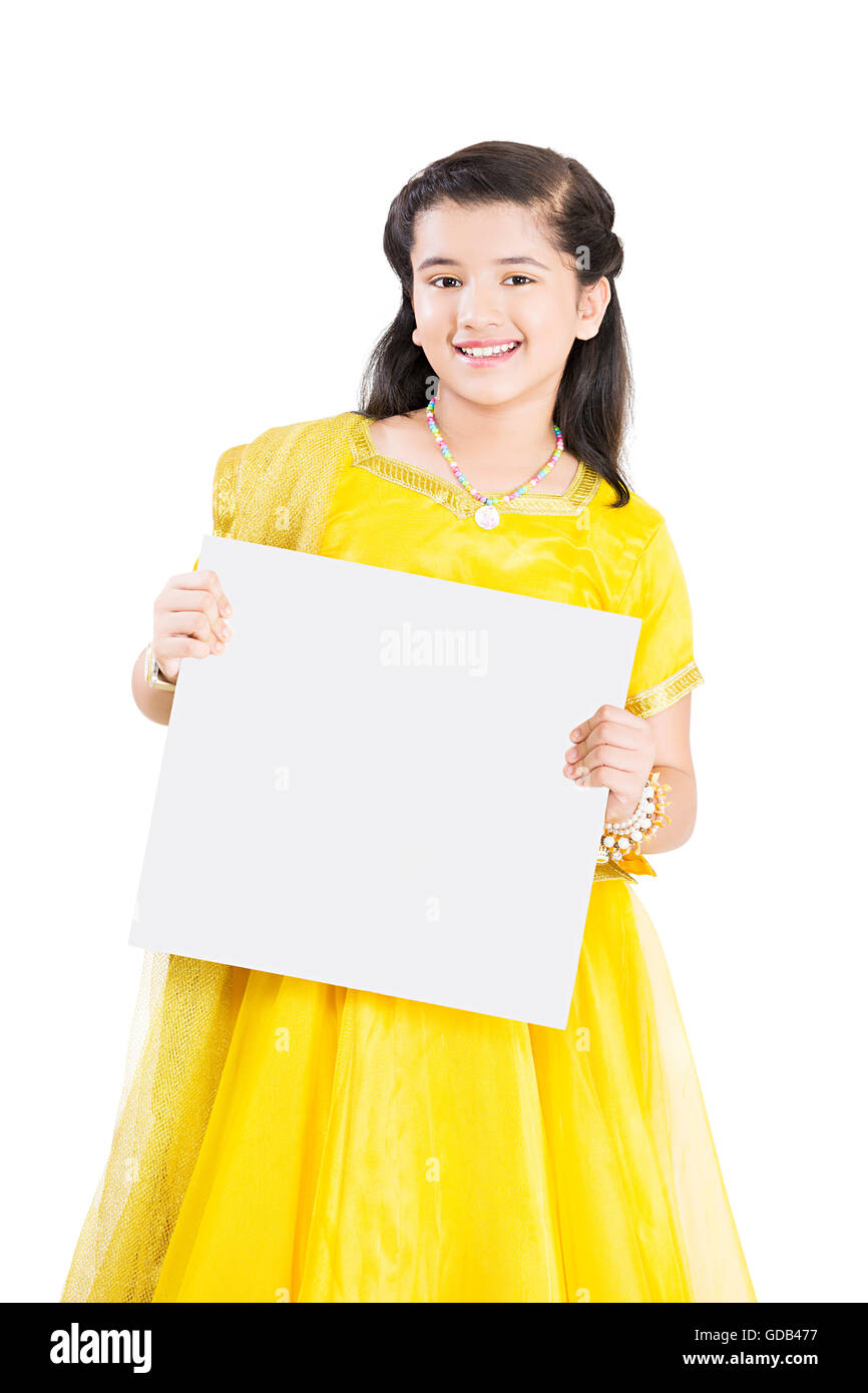 1 bella ragazza di capretto Diwali Festival permanente della scheda messaggio mostra Foto Stock