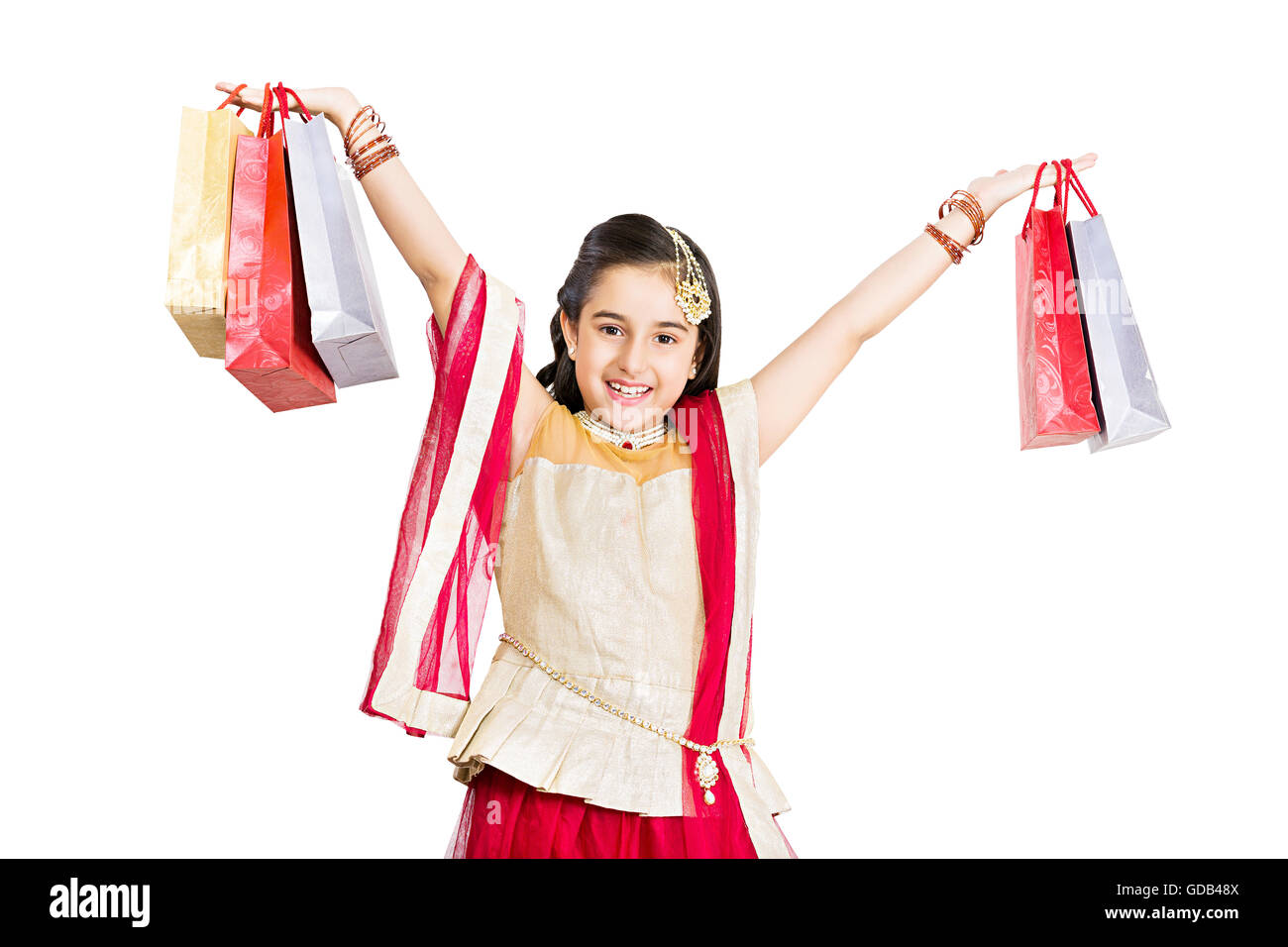 1 bella ragazza di capretto Diwali Festival Standing Shopping Bag mostra Foto Stock
