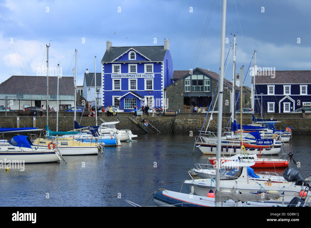 Aberaeron Harbour e maestri Harbour House Foto Stock