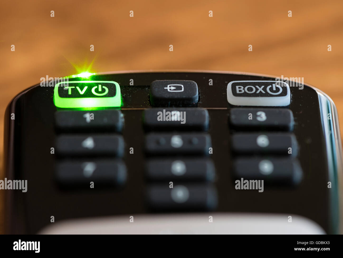 Close-up di un TV / Set top box di comando remoto Foto Stock