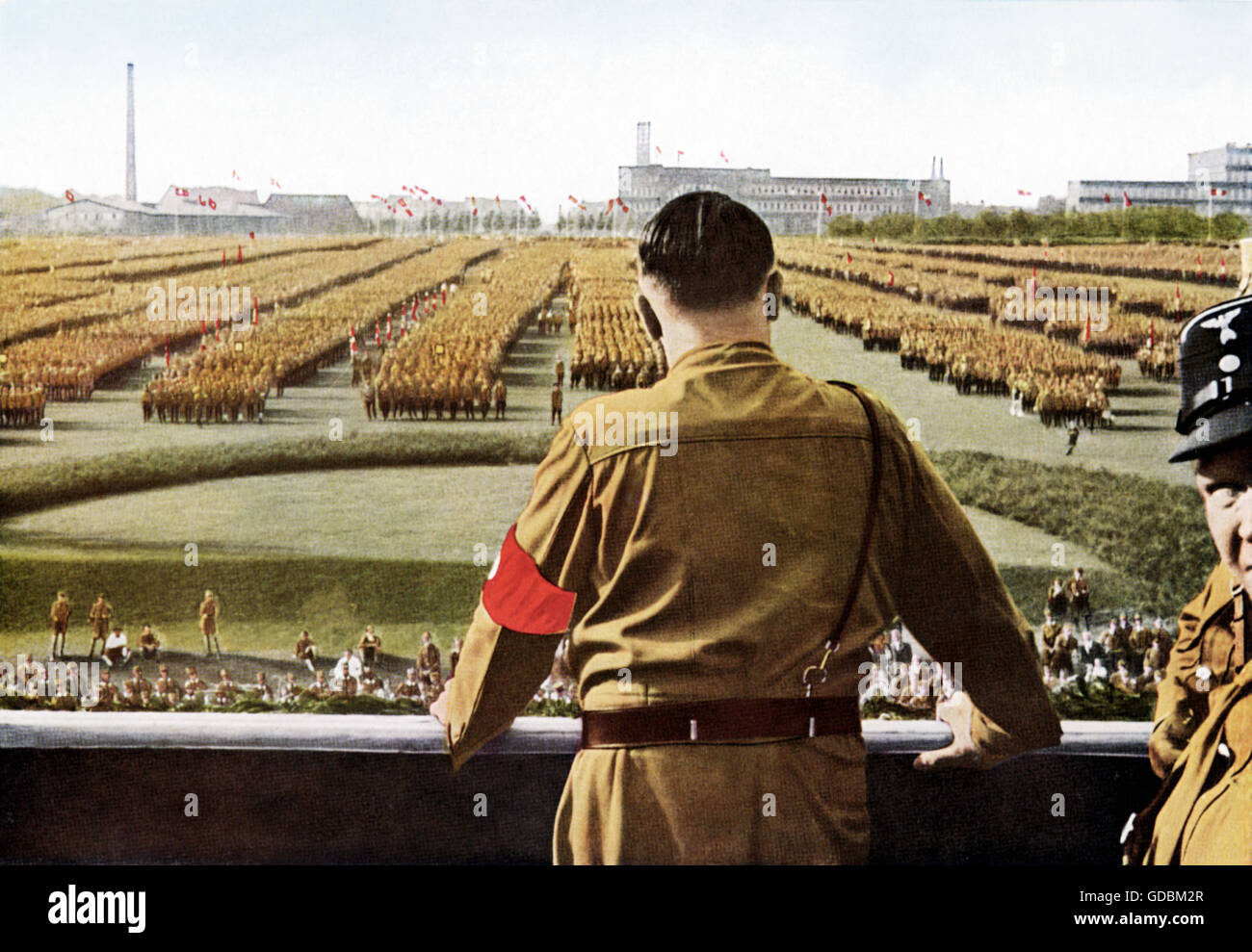 Hitler, Adolf, 20.4.1889 - 30.4.1945, politico tedesco (NSDAP), Fuehrer e Cancelliere del Reich 30.1.1933 - 30.4.1945, a metà lunghezza, rivolgendosi ai membri delle truppe d'assalto (SA), Dortmund, 1933, Foto Stock