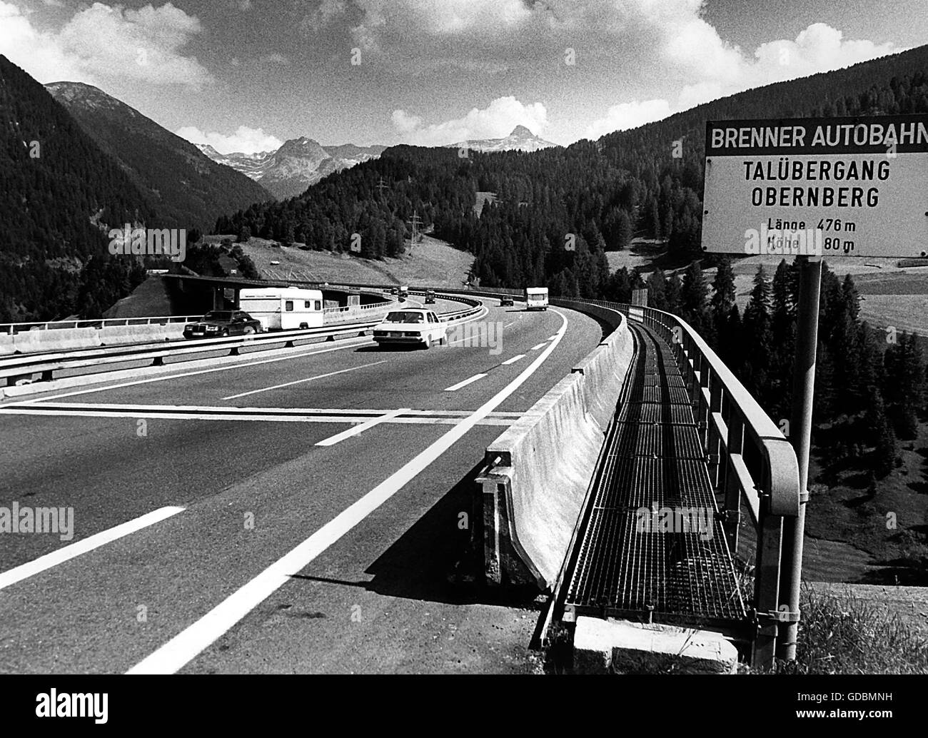 Trasporti / trasporti, strada, autostrada, Austria, autostrada del Brennero, attraversamento della valle di Obernberg, Tirolo, anni '90, diritti aggiuntivi-clearences-non disponibili Foto Stock