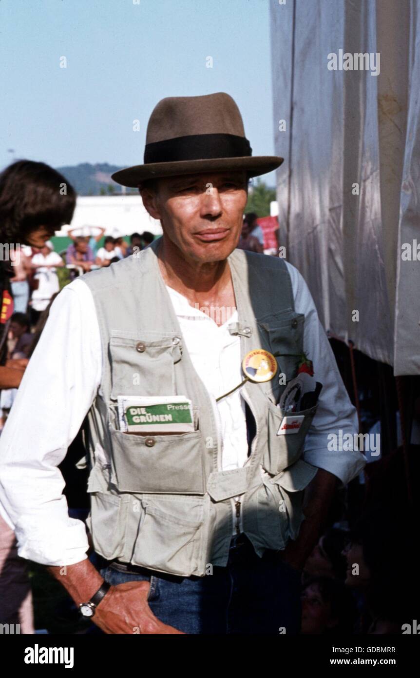 Beuys, Giuseppe, 12.5.1921 - 23.1.1986, artista tedesco, a mezza lunghezza e degli anni ottanta, Foto Stock
