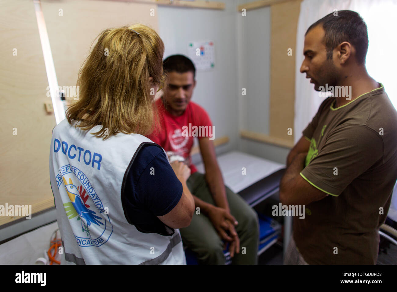 La clinica mobile per i rifugiati siriani in Moria refugeecamp, gestito dalla barca olandese rifugiato Foundation di Lesbo, Grecia Foto Stock
