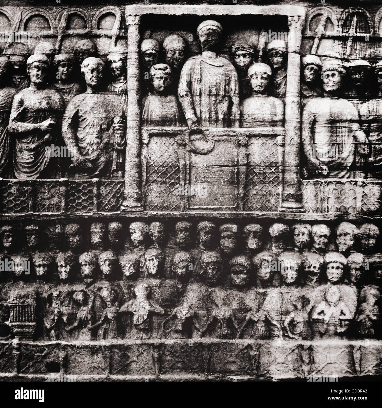 Teodosio I "grandi" (Flavio Teodosio), 11.1.347 - 17.1.395, imperatore romano 19.1.379 . 17.1.395, con hist corte nel circus, rilievo, base dell'obelisco, spina, ippodromo, Istanbul, 390/395, dettaglio Foto Stock