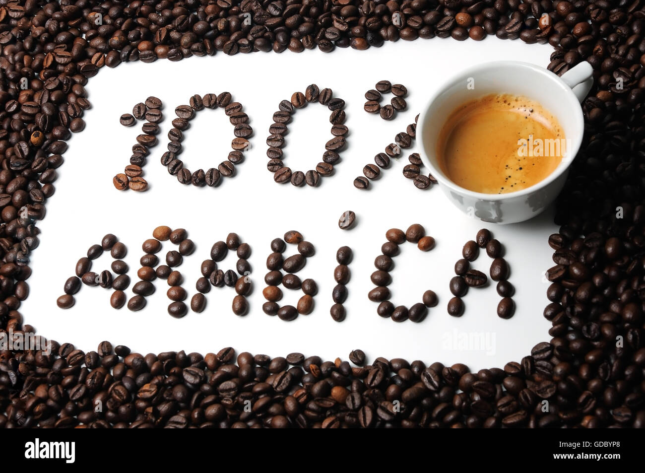 100% arabica testo fatto di chicchi di caffè Foto Stock