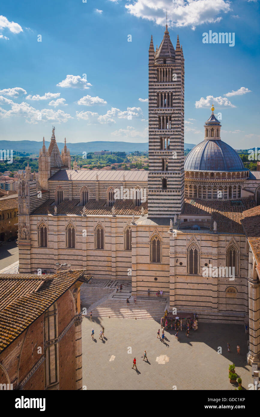 Siena, in provincia di Siena, Toscana, Italia. Il duomo romanico-gotico, o la cattedrale, costruita nel XIII secolo. Foto Stock