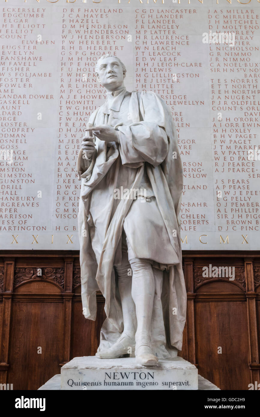 L'Inghilterra,Cambridgeshire,Cambridge,Trinity College,la cappella,Statua di Isaac Newton Foto Stock