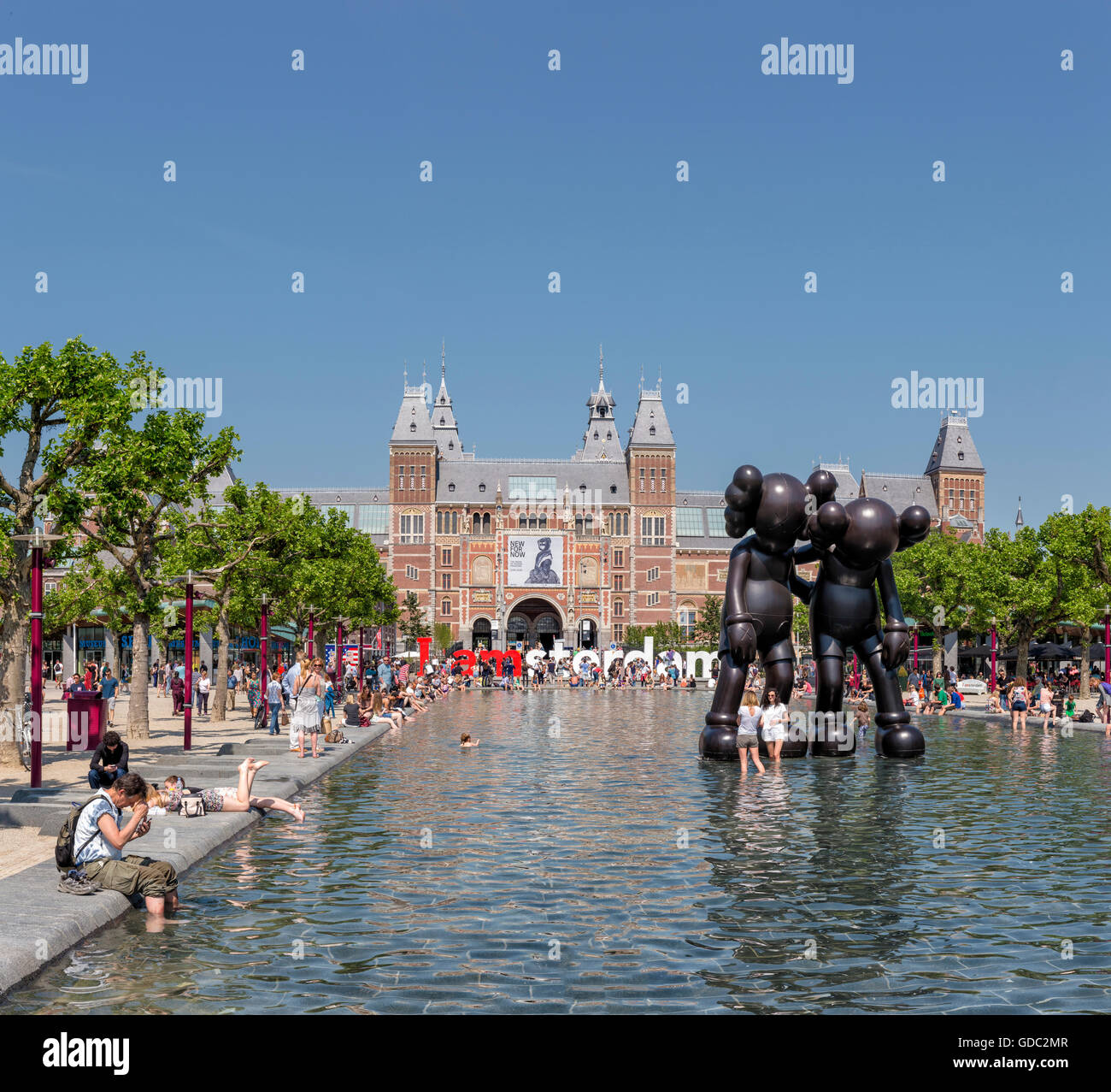 Museum Square con lo stagno di fronte al Rijksmuseum Foto Stock