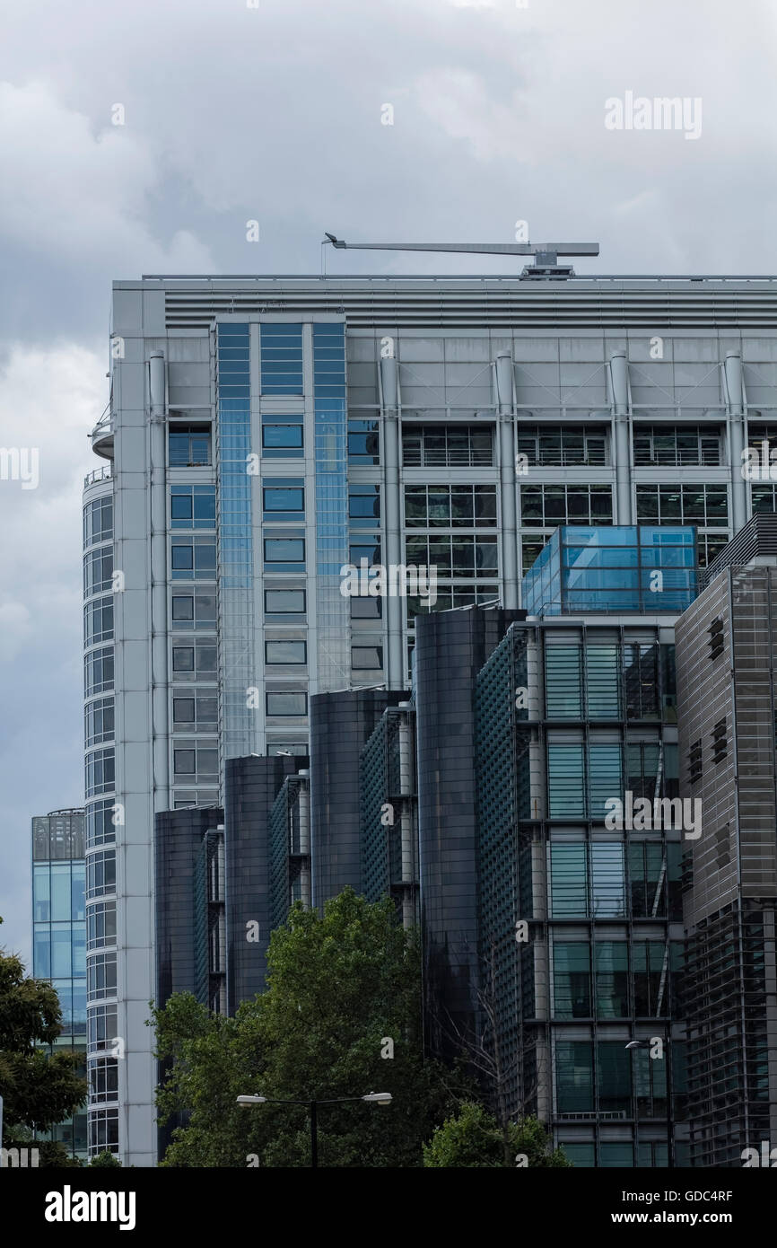 Uffici moderni vicino a Warren Street Stazione della metropolitana e Euston Road a Londra Foto Stock