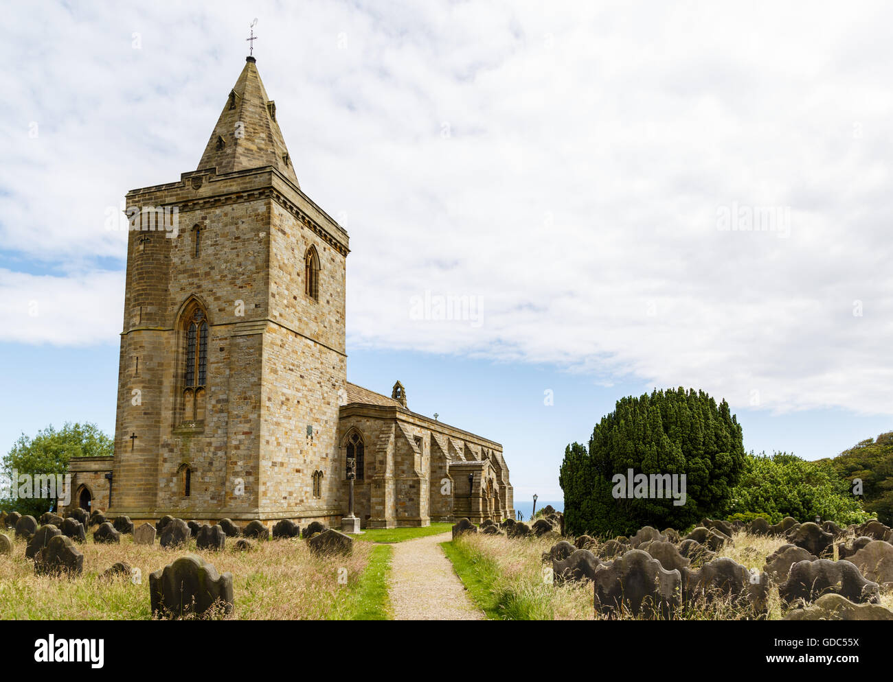 La chiesa di St Oswald. In Lythe, North Yorkshire, Inghilterra. Il 12 luglio 2016. Foto Stock