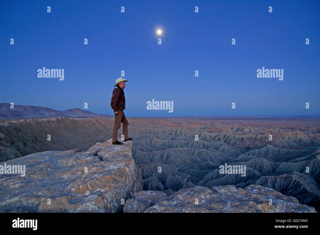 Persona al Font del punto al crepuscolo,Anza Borrego,Desert State Park, California, Stati Uniti d'America,MR Foto Stock