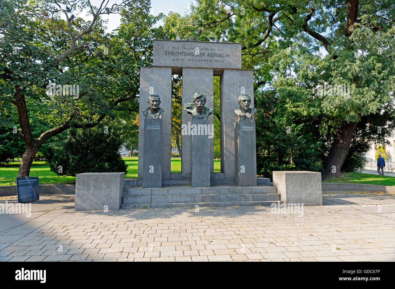 Un monumento della repubblica,11/12/1918,Jakob Reumann,Victor Adler,Ferdinand Hanusch Foto Stock