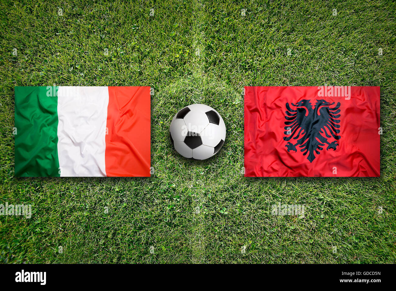 Bandiera albania italia immagini e fotografie stock ad alta risoluzione -  Alamy
