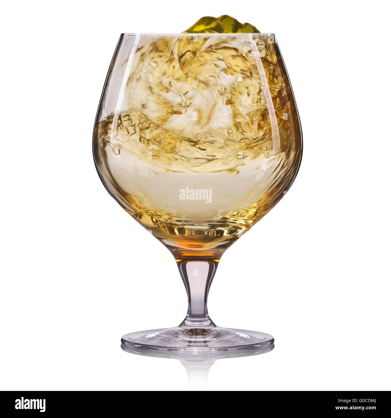 Bicchiere di cognac isolati su sfondo bianco Foto Stock