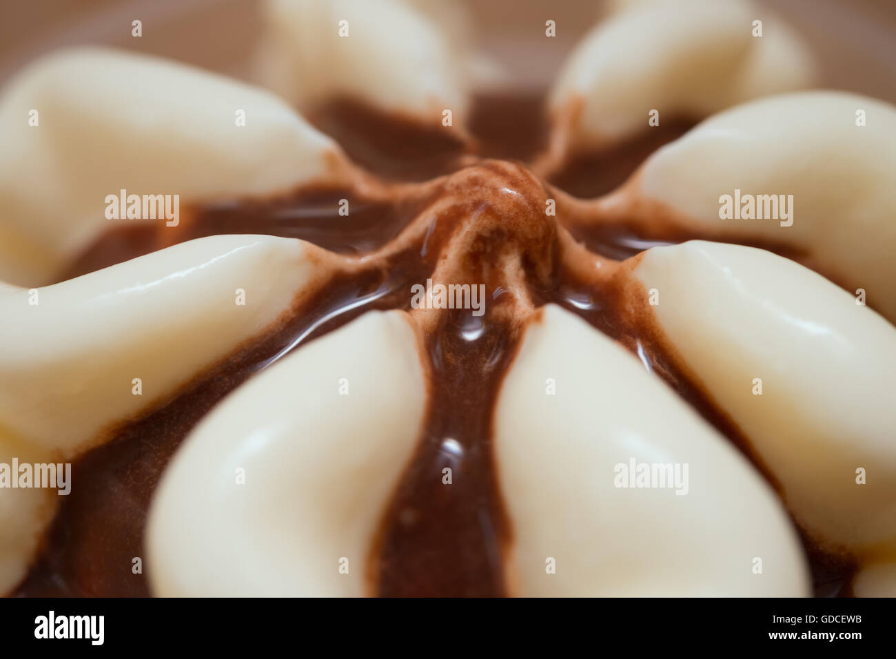 Sapore di cioccolato cono gelato close up Foto Stock
