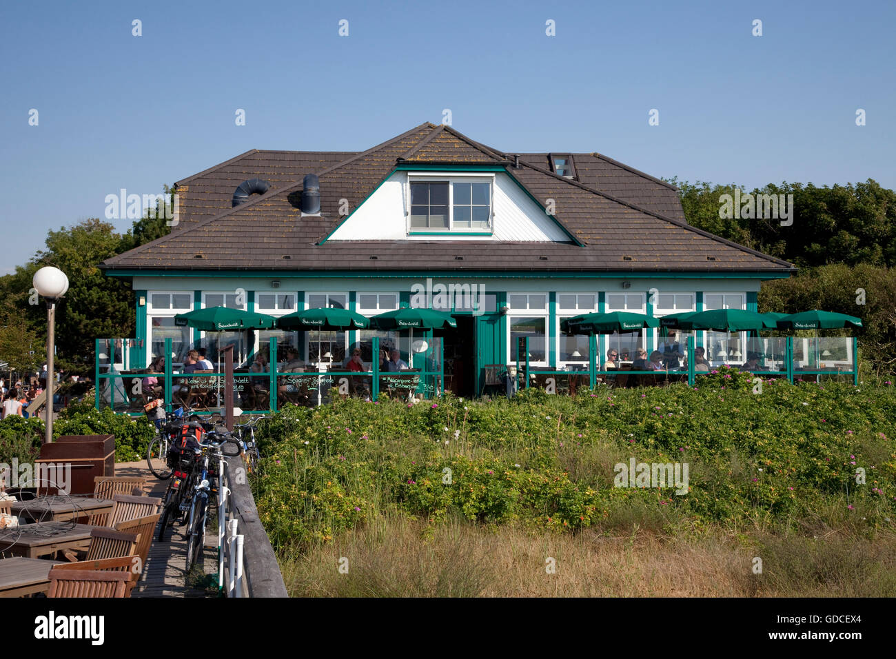 Il ristorante sulla spiaggia del Mar Baltico località di Wustrow, Fischland, Meclemburgo-Pomerania Occidentale Foto Stock
