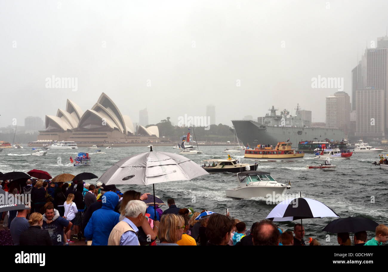 Sydney, Australia - Jan 26, 2015. Gara di traghetto nel porto in Australia il giorno. Ferrython, uno di Australia è più popolare e IC Foto Stock