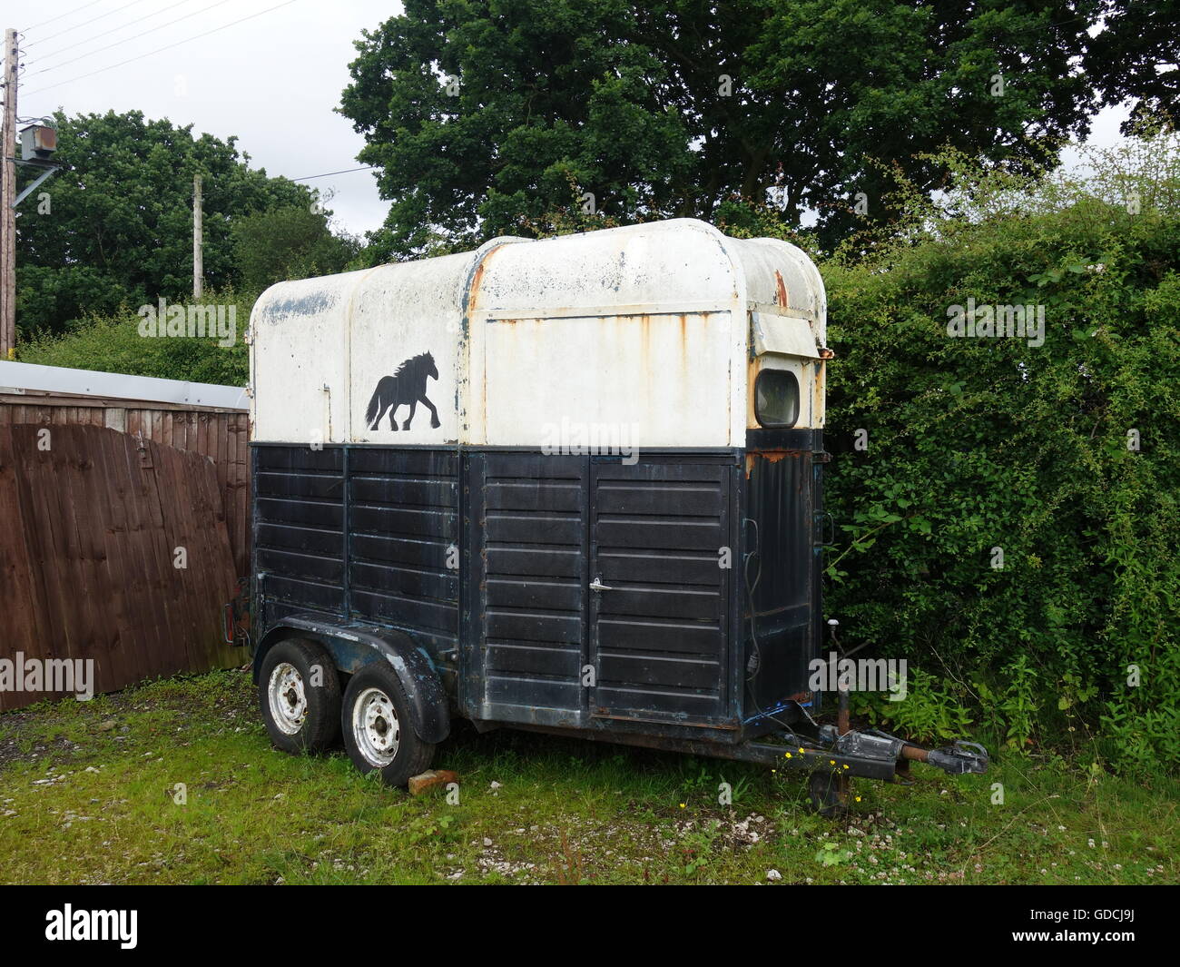 Un vecchio box per cavalli Foto Stock