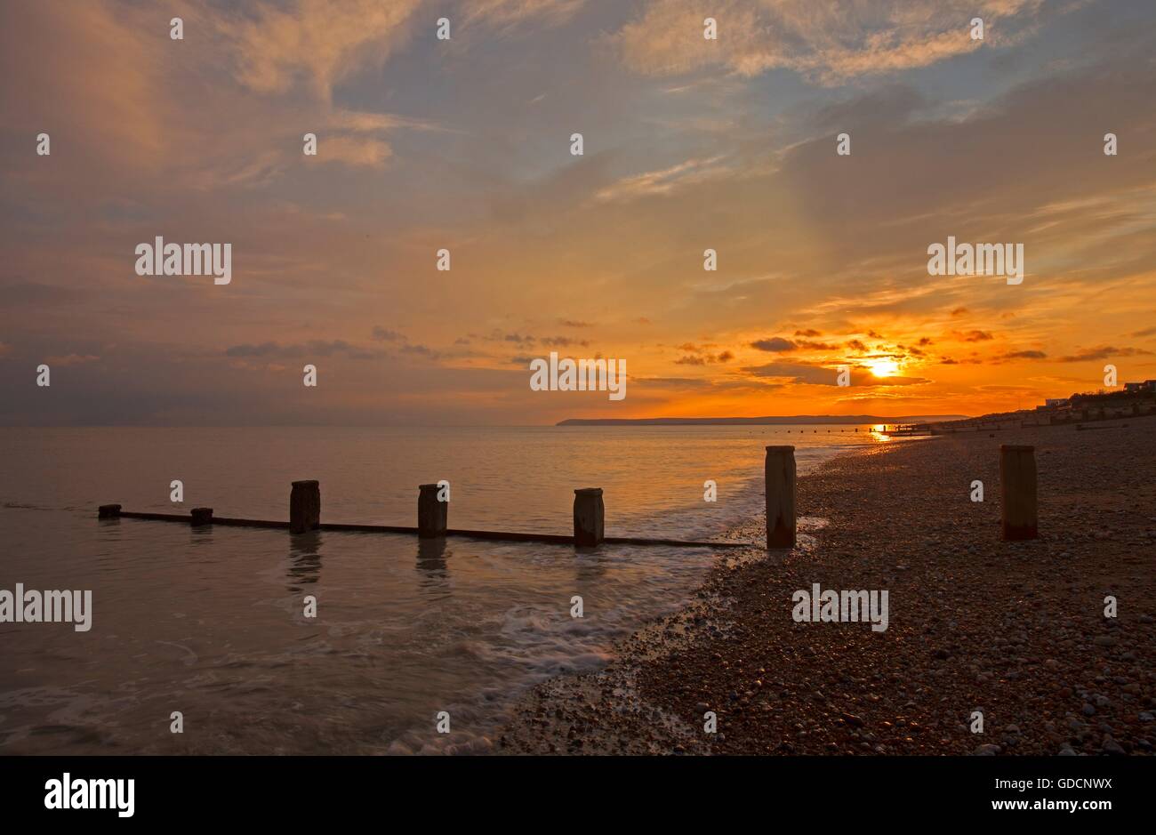 Tramonto sulla spiaggia Cooden, East Sussex Foto Stock