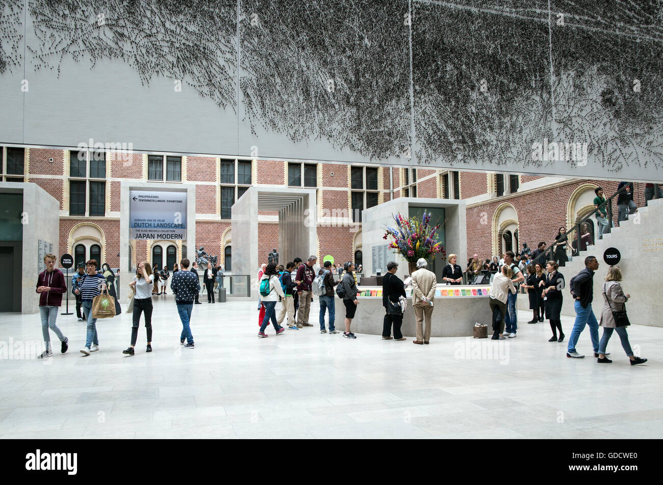 I turisti in Rijks Museum Amsterdam Olanda Foto Stock