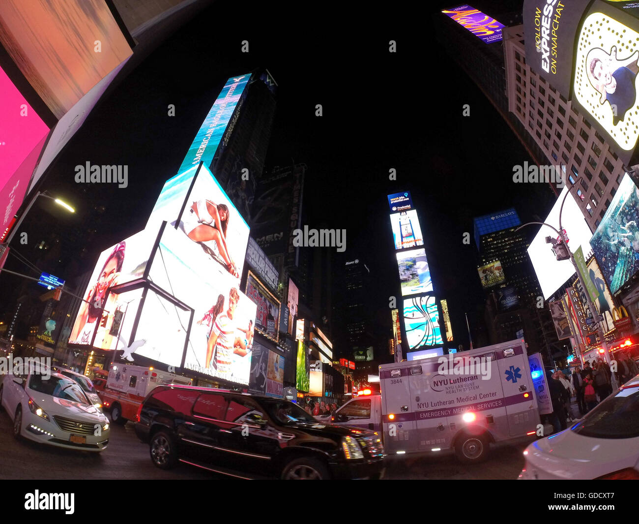 Vista notturna di Times Square a Manhattan New York City USA Foto Stock