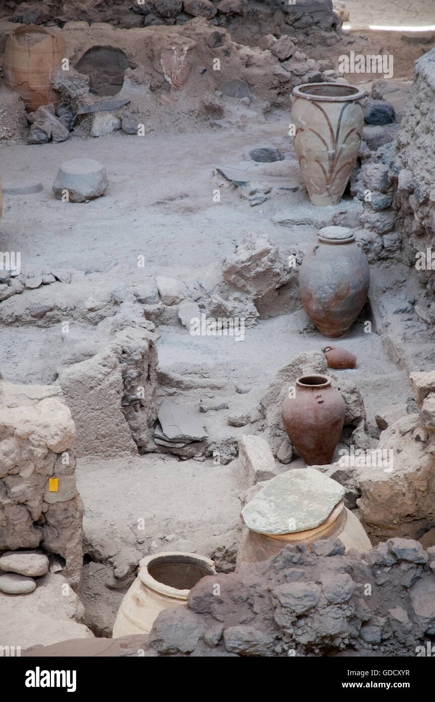 Akrotiri scavo archeologico sito di Minoan Età del Bronzo insediamento, Santorini, Grecia Foto Stock