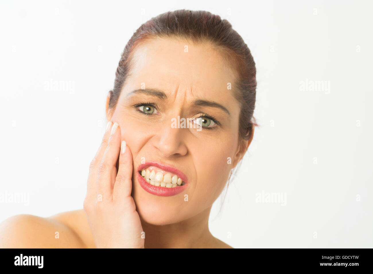 Una donna con il mal di denti Foto Stock