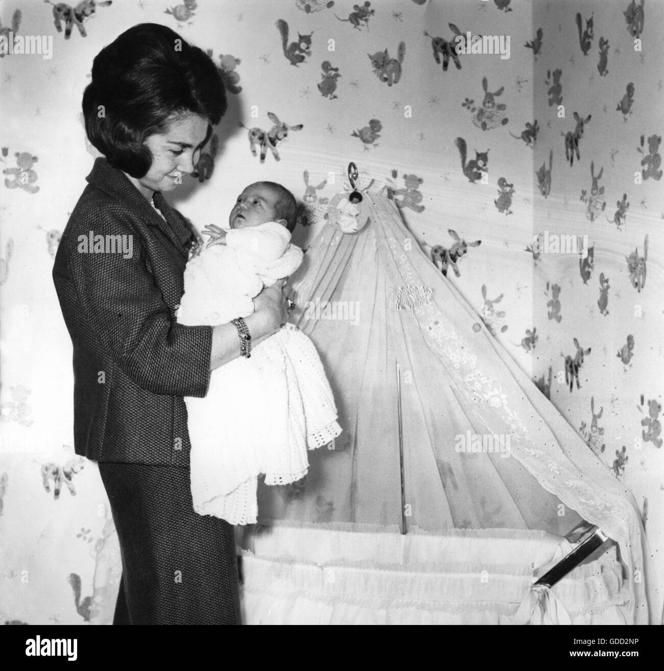 Sofia, * 2.11.1938, regina di Spagna dal 22.11.1975, mezza lunghezza, con figlia Elena, gennaio 1964, Foto Stock