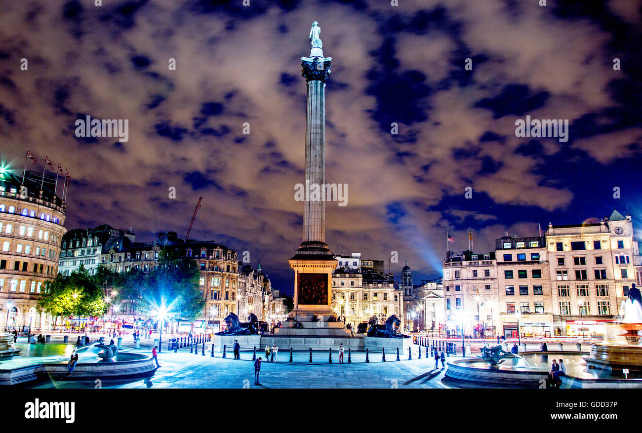 Trafalgar Square di notte London REGNO UNITO Foto Stock