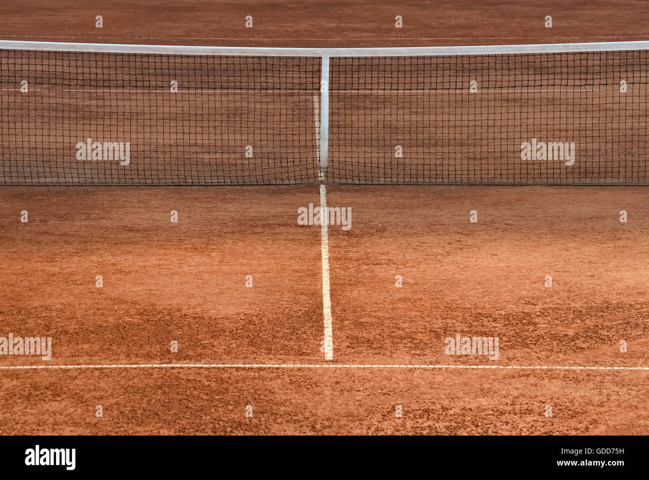 Parte di un campo da tennis in terra battuta e il prezzo netto Foto Stock