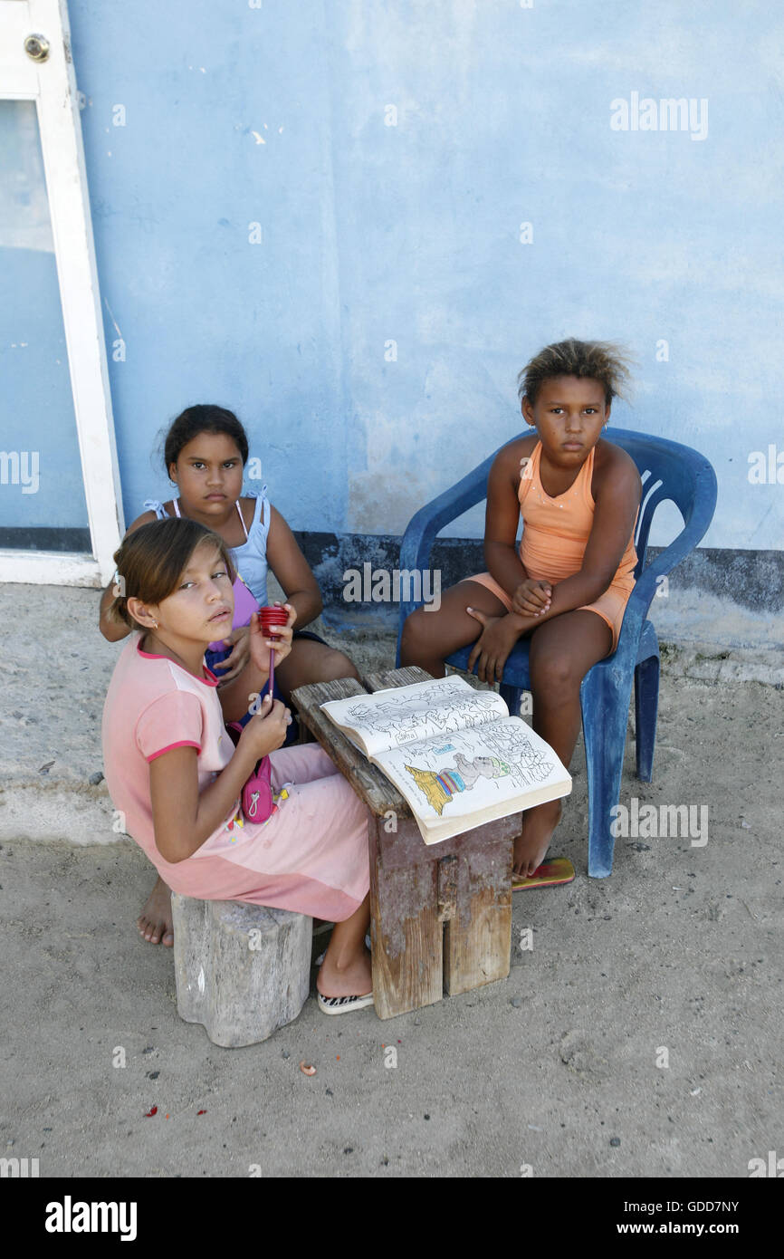 Gli abitanti del villaggio sul Gran Roque isola a Los Roques isole nel Mar dei Caraibi del Venezuela. Foto Stock