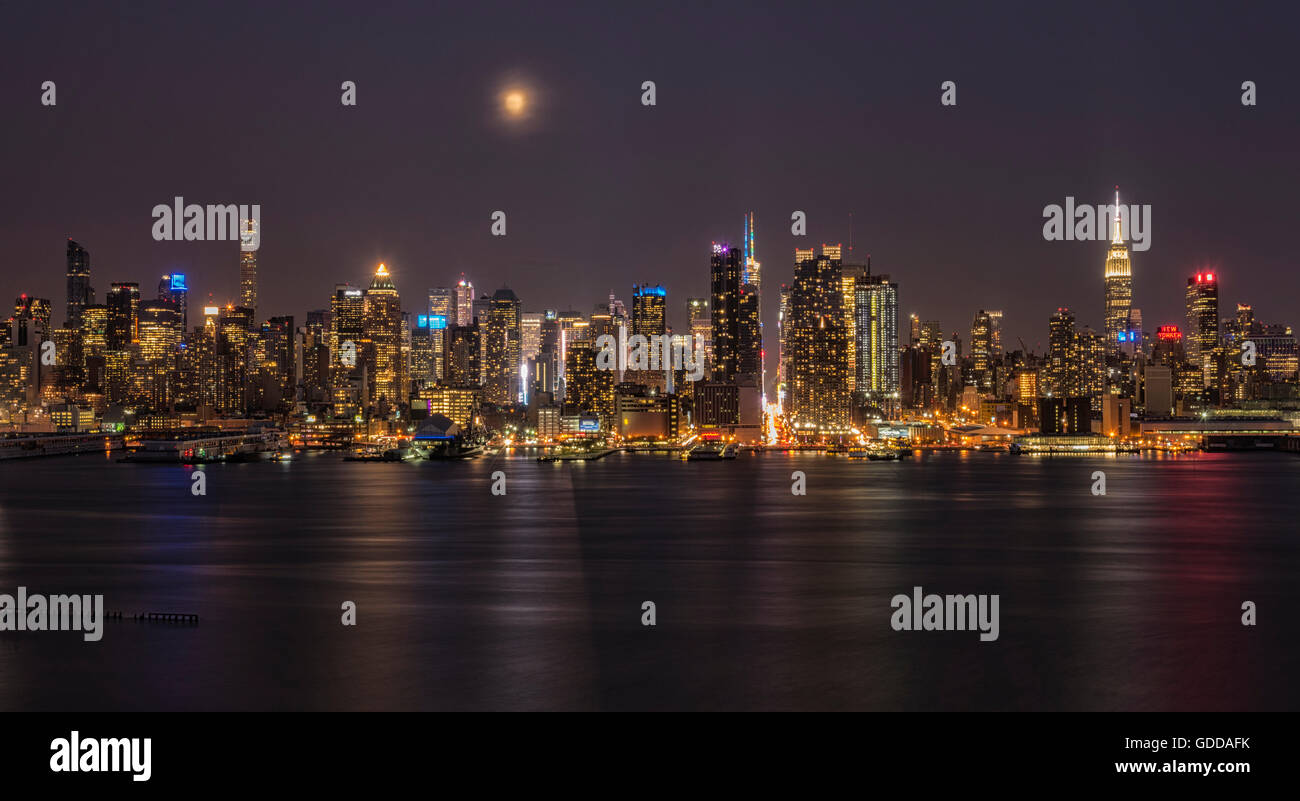 Stati Uniti d'America,New York,,Manhattan Midtown Skyline visto dal New Jersey Foto Stock