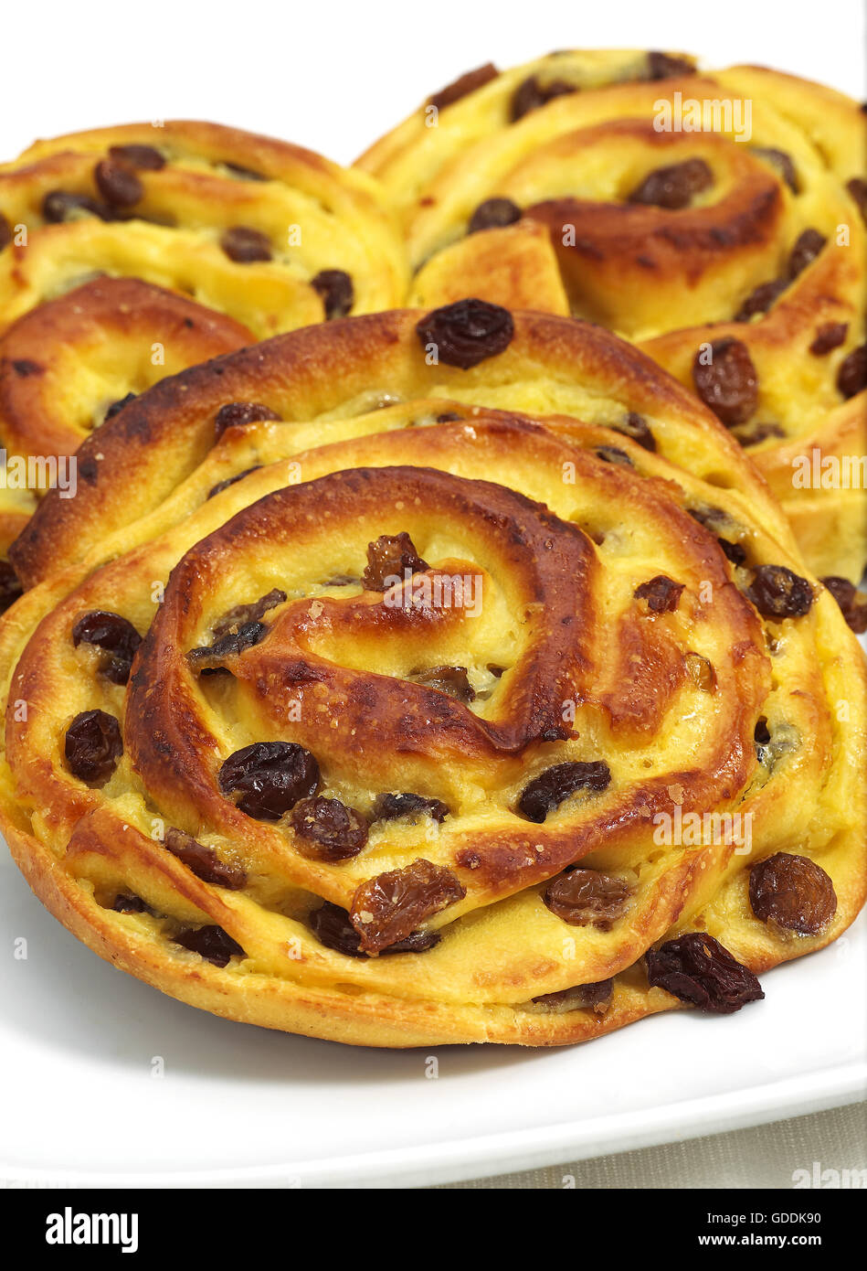 Pain aux uvetta, pane dolce contro uno sfondo bianco Foto Stock