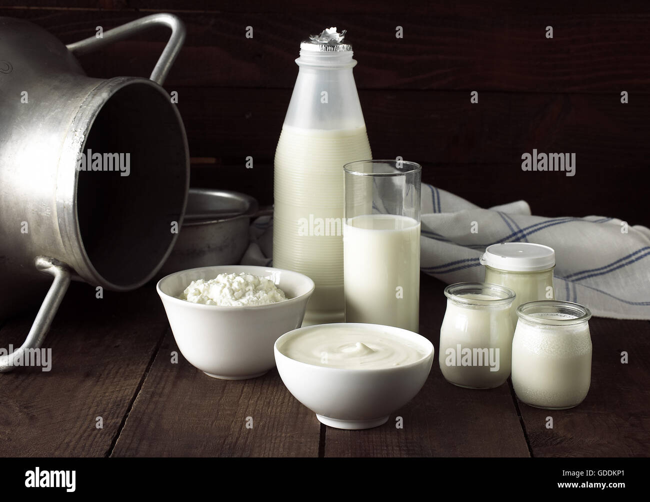Latte e derivati del latte, latte, panna doppia, formaggi e yogurt Foto Stock